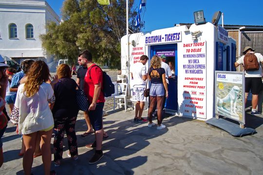 tourists mykonos